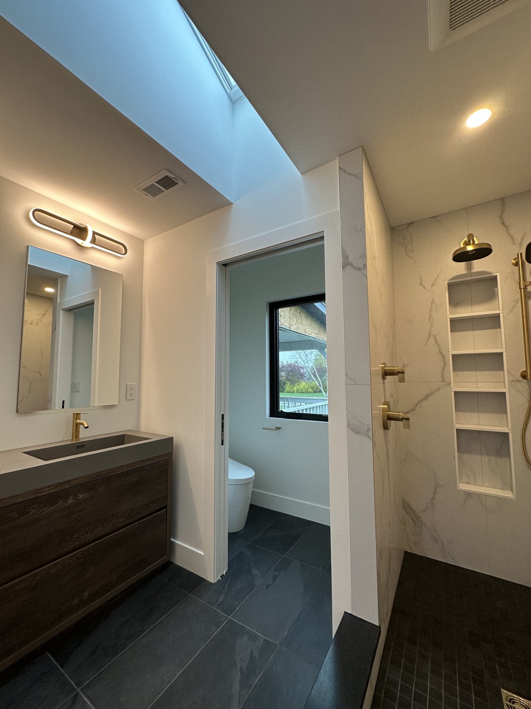 Modern Bathroom — photo 3