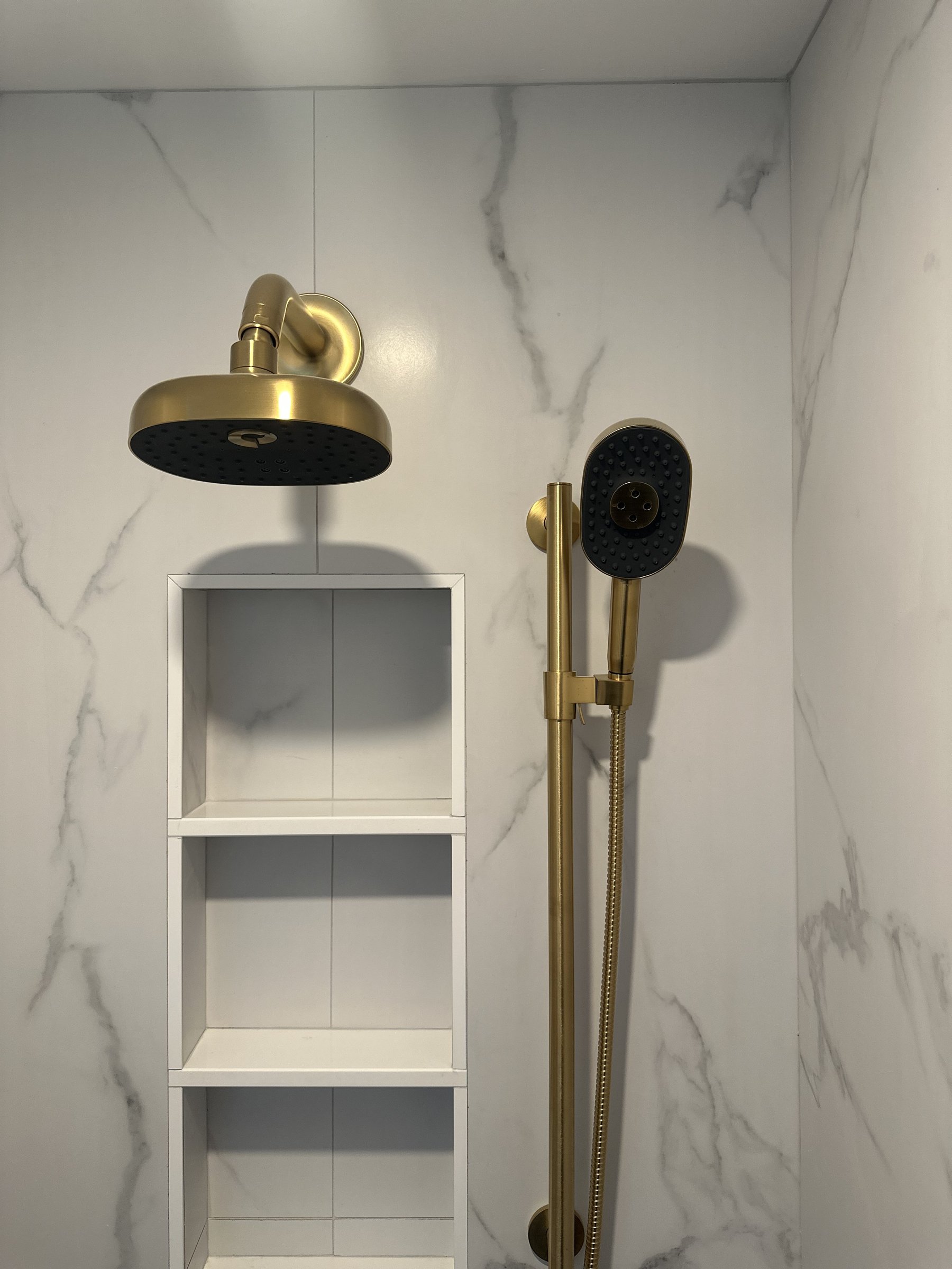 Modern Bathroom — photo 4