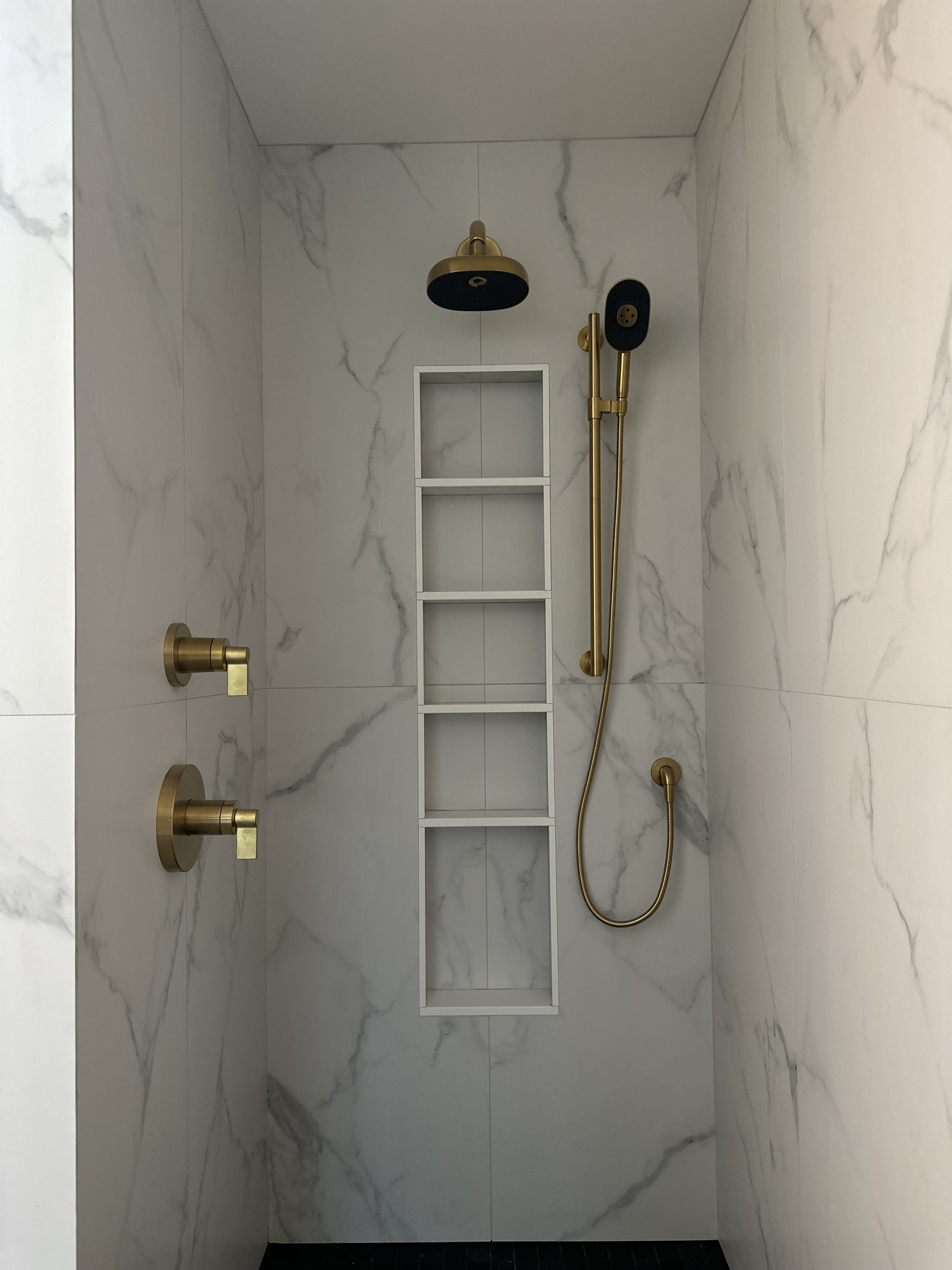 Modern Bathroom — photo 5