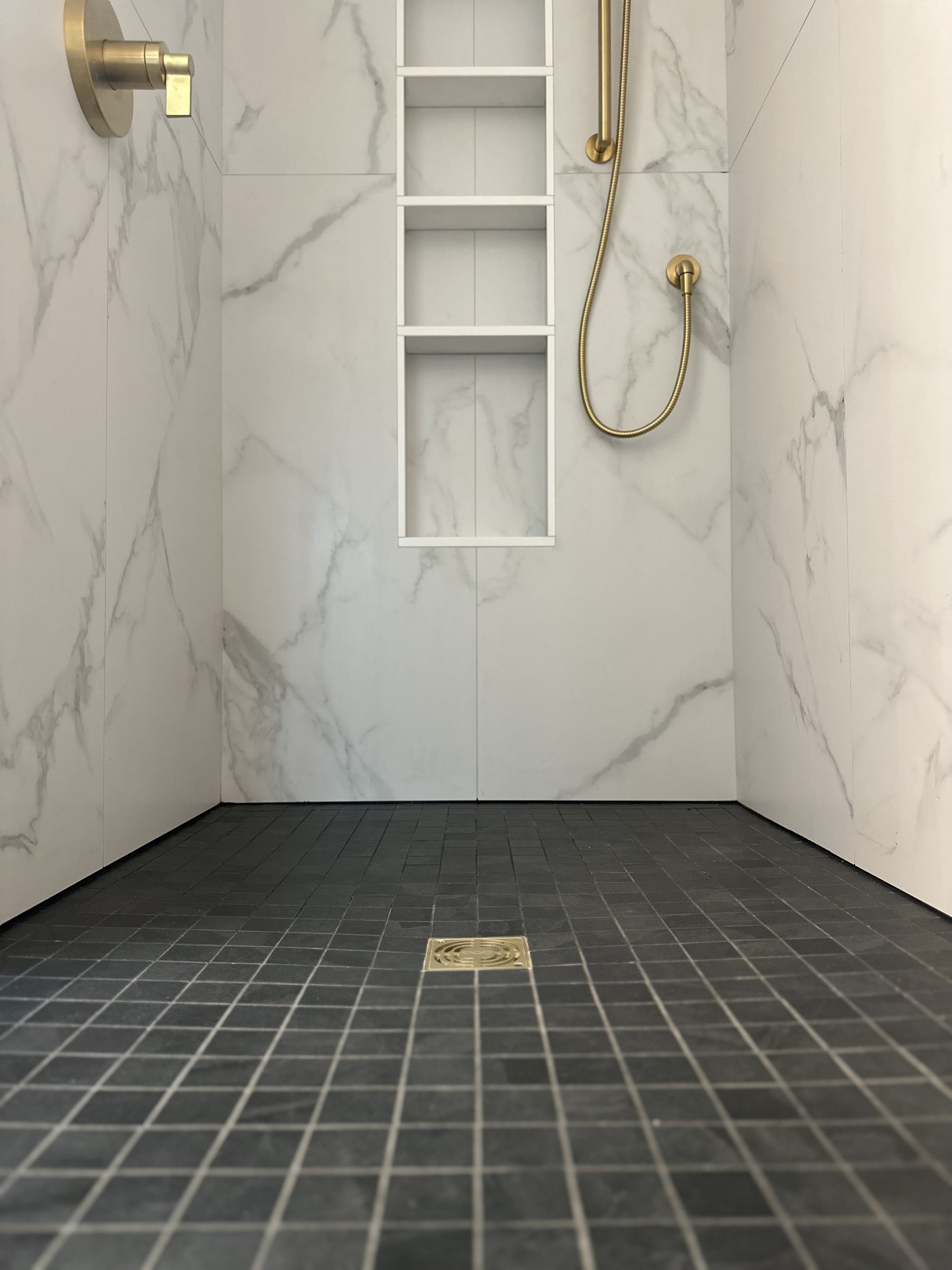 Modern Bathroom — photo 6